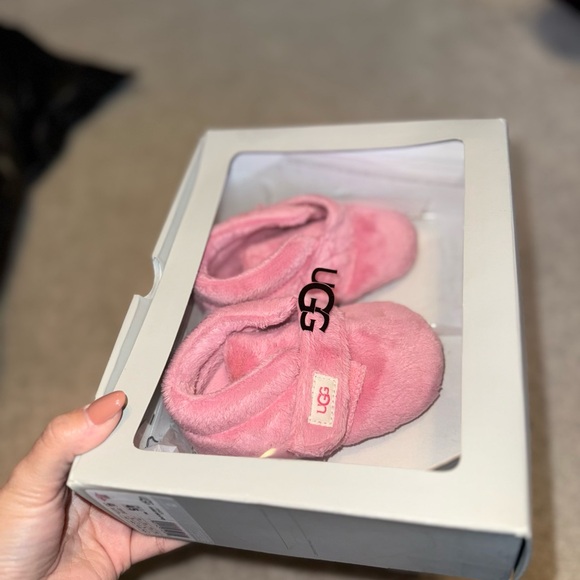 UGG Soft Pink Infant Booties - Picture 1 of 4
